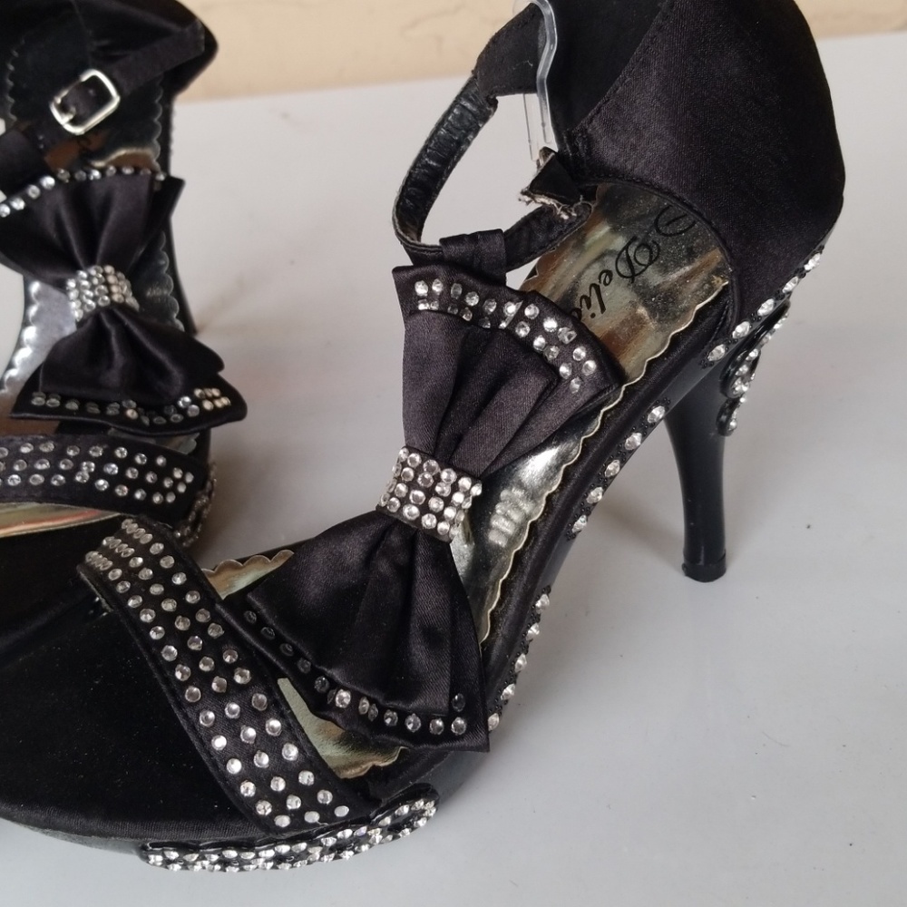 Heel - Picture 2 of 3